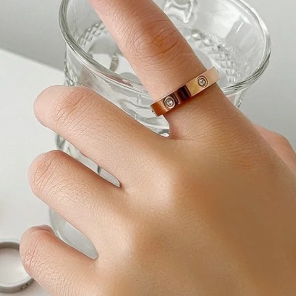 Gold Nail Head & Rhinestone Rings Unisex - Picture 2 of 4